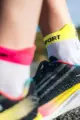COMPRESSPORT Cyklistické ponožky členkové - PRO RACING V4.0 RUN LOW - biela/ružová/žltá