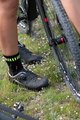 ALÉ Cyklistické ponožky klasické - LOGO Q-SKIN  - čierna/žltá