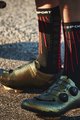 COMPRESSPORT Cyklistické ponožky klasické - AERO - červená/čierna