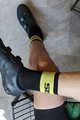 SIX2 Cyklistické ponožky klasické - SHORT LOGO - čierna/žltá
