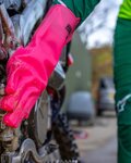 MUC-OFF rukavice na umývanie bicykla - DEEP SCRUBBER - ružová