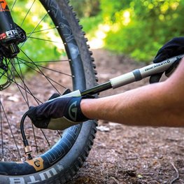 BLACKBURN pumpa - CORE - čierna