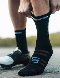 COMPRESSPORT Cyklistické ponožky klasické - PRO RACING SOCKS V4.0 ULTRALIGHT BIKE - čierna/biela