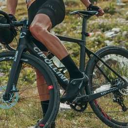 ALÉ Cyklistické ponožky klasické - TEAM  - čierna