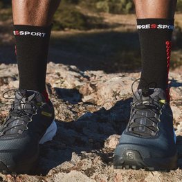 COMPRESSPORT Cyklistické ponožky klasické - PRO RACING 4.0 TRAIL - čierna/červená